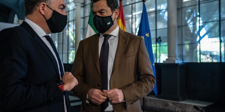 Moreno Bonilla dispara un 75% más el gasto en ‘casa gratis’ para políticos 1 Moreno Bonilla y Elías Bendodo en el Palacio de San Telmo