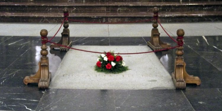 Tumba Francisco Franco Misas 20N