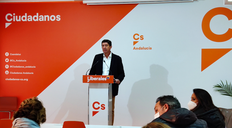 Juan Marín ante los medios