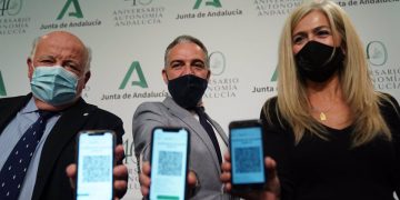 La Junta y la Justicia se enredan sobre la obligación del pasaporte Covid para entrar en hospitales y residencias