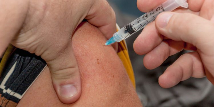 El Hospital Regional Universitario de Málaga forma parte del ensayo clínico para la vacuna de Hipra 1 Vacuna Pinchazo Dosis