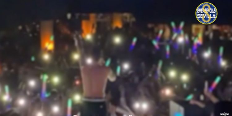 Desalojados unos 2000 menores de una fiesta en una nave de Sevilla
