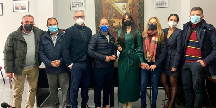 El PP recurre a una concejala tránsfuga para arrebatar la Alcaldía al PSOE en Begíjar