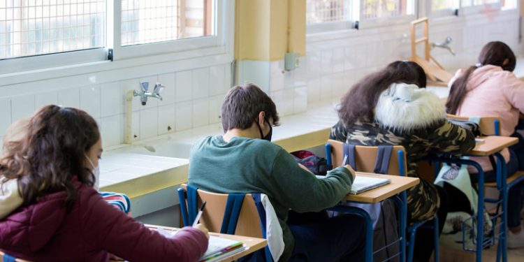 USTEA Educación alerta ante el desvío de Fondos Europeos de la Junta hacia la privada 1 Aula de un centro educativo en Andalucía