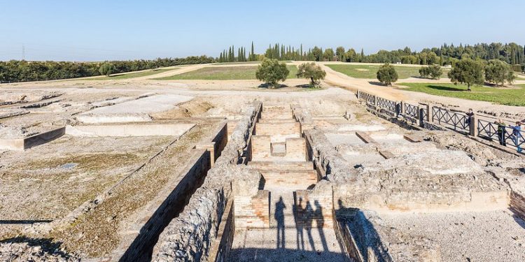 Un estudio apunta que el Templo de Trajano de Itálica fue orientado hacia el Sol en honor al emperador 1 ruinas italica sevilla