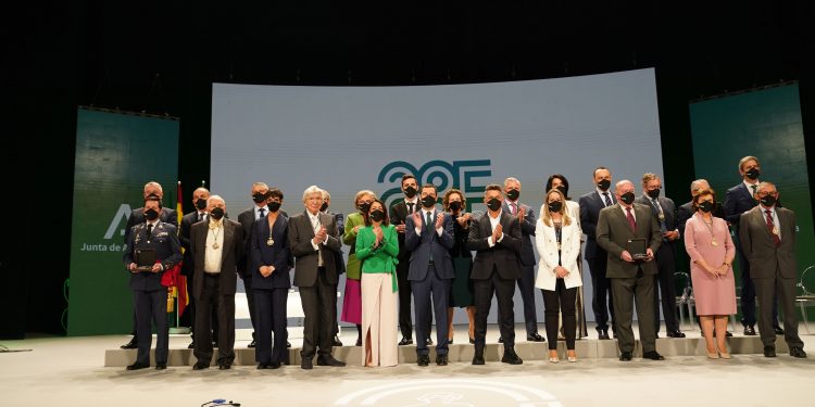 El arte de Alejandro Sanz y Manuel Alejandro animan las medallas de Andalucía 1 28F Junta de Andalucía