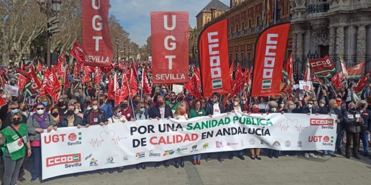 Los andaluces se levantan por la sanidad pública 1 Multitudinaria manifestación por la sanidad en Andalucía.