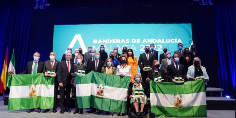 Entregadas las Banderas de Andalucía a tres días de los actos del 28-F 1 premios bandera andalucia malaga junta