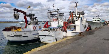 Los pescadores andaluces se manifiestan por la insostenibilidad del precio de los combustibles