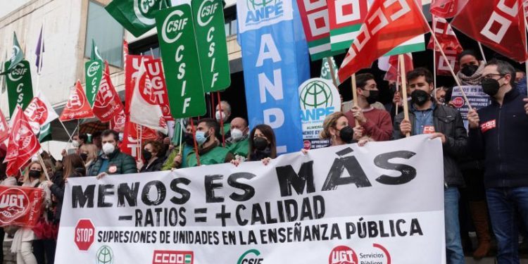 Los sindicatos reclaman una bajada de la ratio en las aulas 1 manifestacion sindicatos educacion bajada ratio aulas