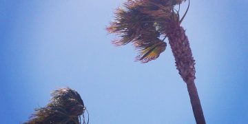 Riesgo naranja de olas el miércoles en Almería y Málaga y amarillo por lluvia, nieve y viento en Jaén, Granada y Almería