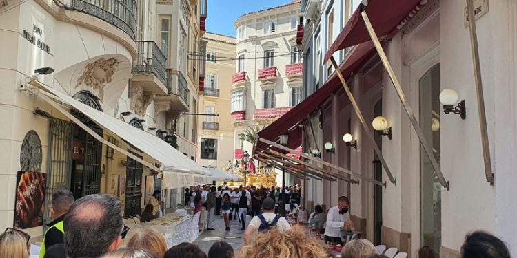Piden la retirada de las vallas en la Semana Santa de Málaga 1 Piden la retirada de las vallas en la Semana Santa de Málaga