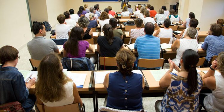 El PSOE-A intenta blindar la educación pública frente a las políticas neoliberales del PP 1 clase de religion