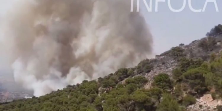 El Infoca lucha sin descanso contra el peligroso incendio de la Sierra de Mijas 1 El Infoca lucha sin descanso contra el peligroso incendio de la Sierra de Mijas