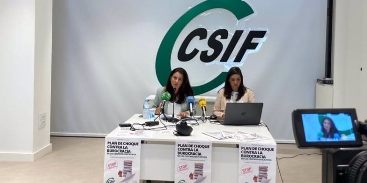 Eliminar el exceso de papeleo, reclamación de CSIF-A para los centros educativos 1 Eliminar el exceso de papeleo, reclamación de CSIF-A para los centros educativos